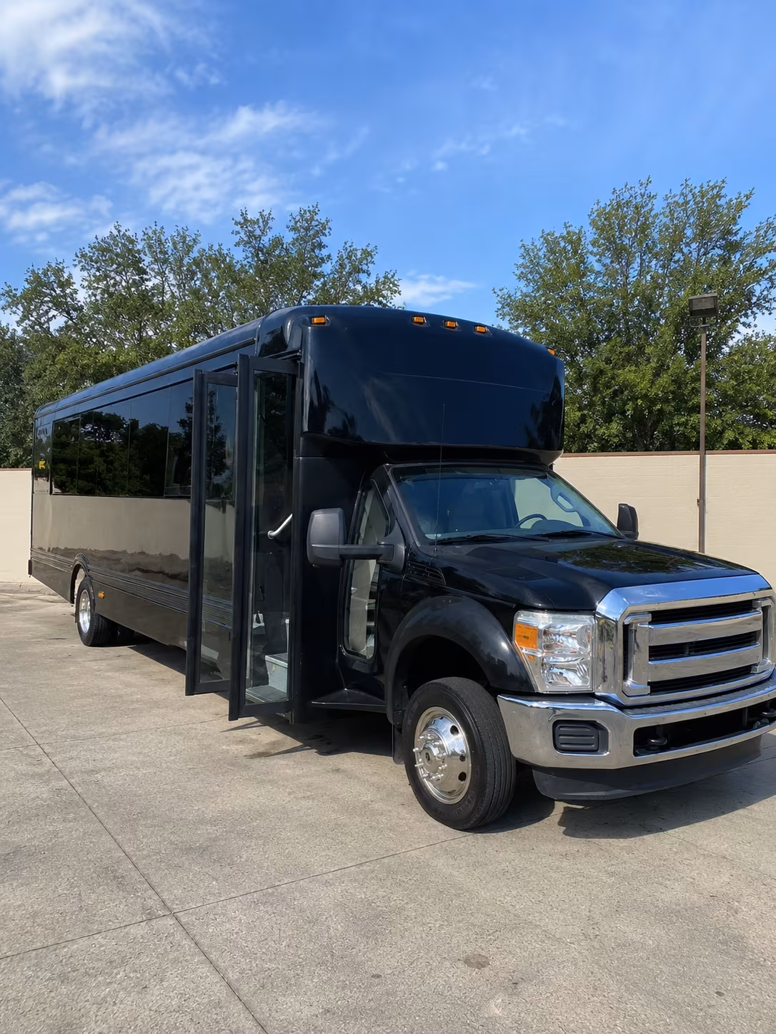 kalamazoo 20 passenger party bus