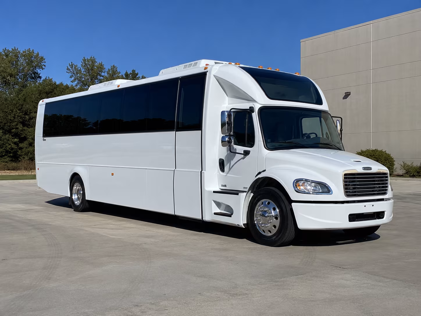 kalamazoo 28 passenger party bus