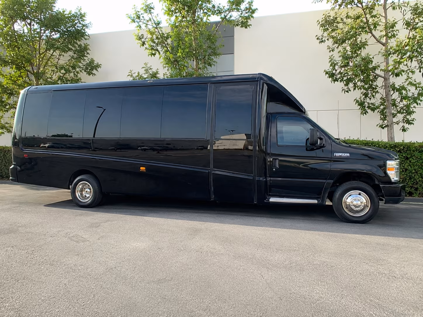 transportation buses for bands performers and tour groups in kalamazoo